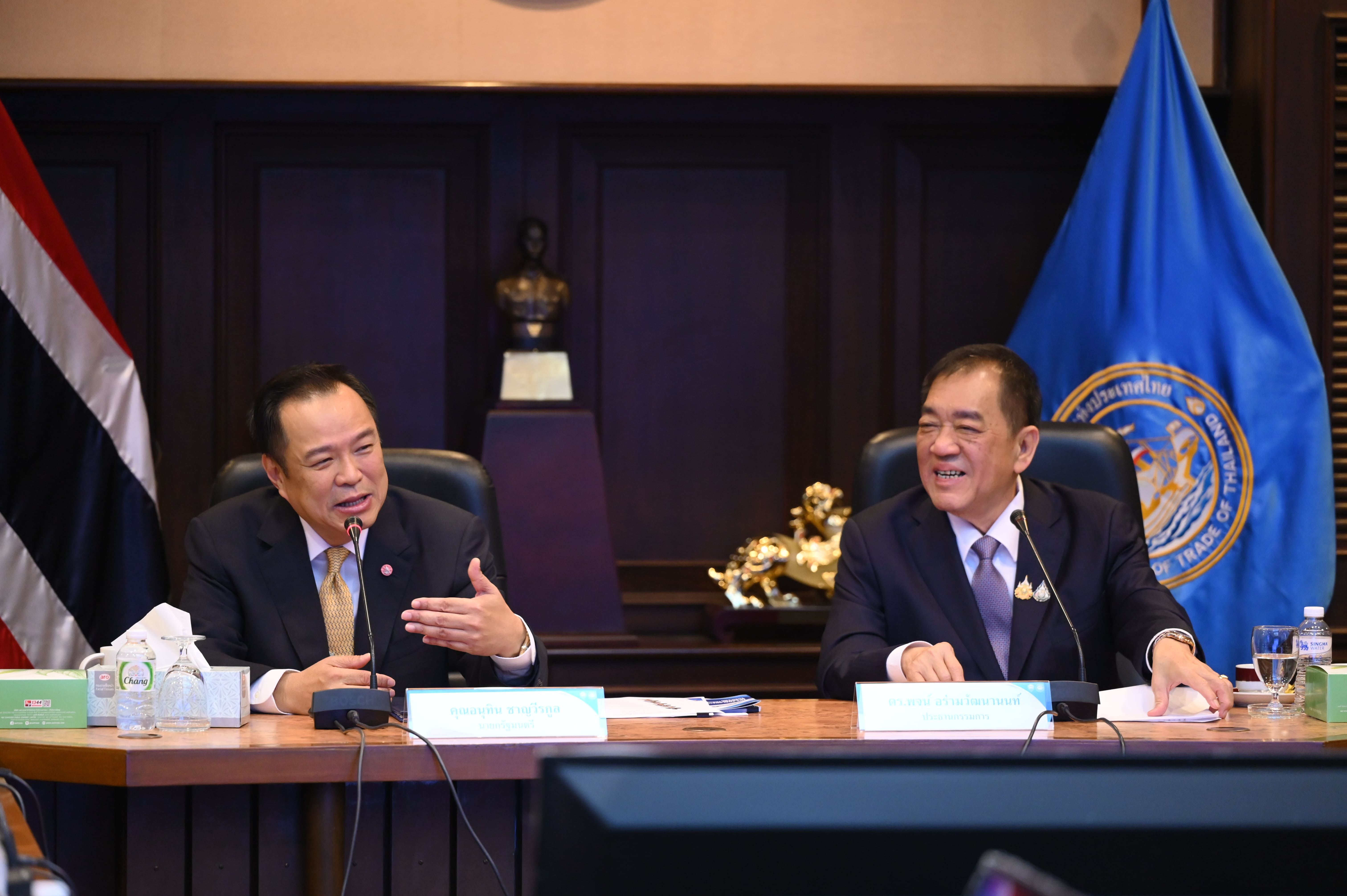 ต้อนรับนายอนุทิน ชาญวีรกูล และคณะ ในโอกาสเข้าพบหารือแนวทางความร่วมมือในการขับเคลื่อนเศรษฐกิจไทย ในระยะเร่งด่วน ณ ห้องประชุม 3201 ชั้น 2 สภาหอการค้าแห่งประเทศไทย