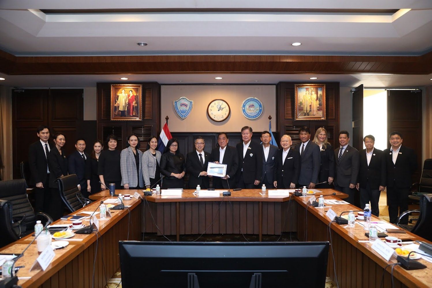 หอการค้าไทย หารือเลขาฯ BOI ขับเคลื่อนทิศทางลงทุนปี 69 ดัน 6 ข้อเสนอสำคัญ หนุนใช้ AI, R&D และปลดล็อกสิทธิประโยชน์ให้ SME พร้อมลุย Quick Big Win ปั้นบุคลากรทักษะสูง