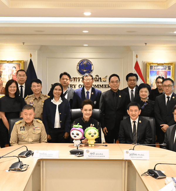 กระทรวงพาณิชย์จับมือหอการค้าไทย เปิดมาตรการจัดการผลไม้ปี 69 รับมือผลผลิต 6.91 ล้านตัน เน้นคุมคุณภาพทุเรียน ชู Express Service ขนส่งทางเรือ-รางสู่จีน และปั้นแบรนด์ Thailand Premium Fruit สู่ตลาดโลก