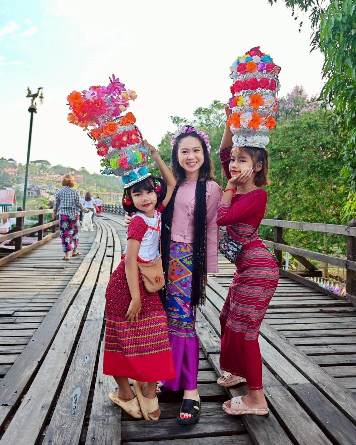 LINE_ALBUM_Happy Model  รถไฟขบวนพิเศษ SRT Royal Blossom กาญ_250418_1.jpg