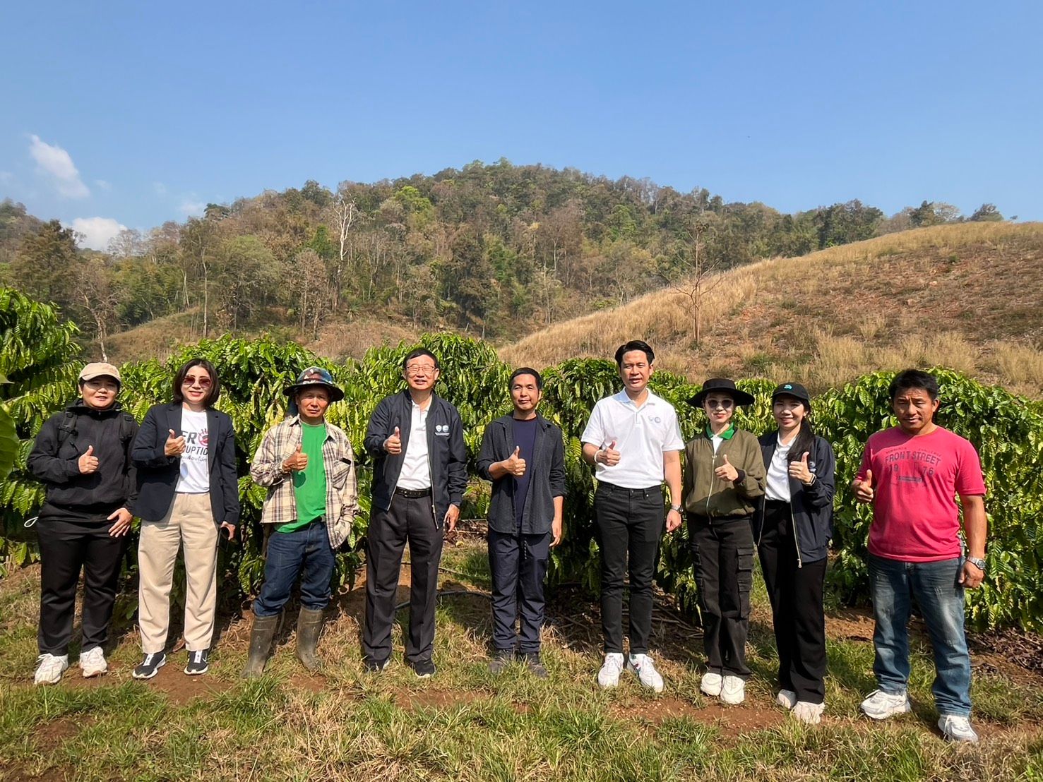 ศูนย์ AFC หอการค้าไทย ลงพื้นที่ลำปาง เยี่ยมชมแปลงกาแฟโรบัสต้นต้นแบบและกระบวนการแปรรูป มุ่งสร้างมูลค่าเพิ่มและผลักดันกาแฟคุณภาพสู่ตลาดสากล